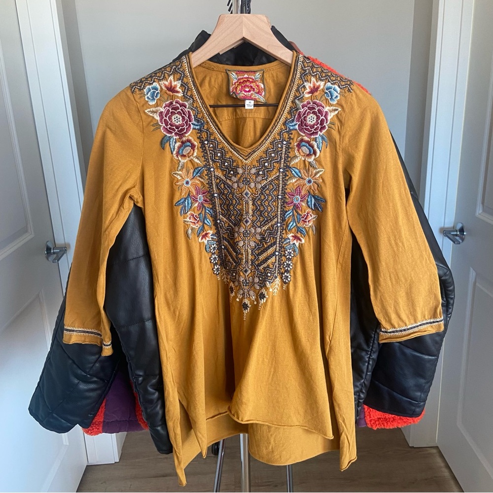 JOHNNY WAS Embroidered Knit 100% Cotton Top 3/4 Sleeve Mustard Tan Top XS